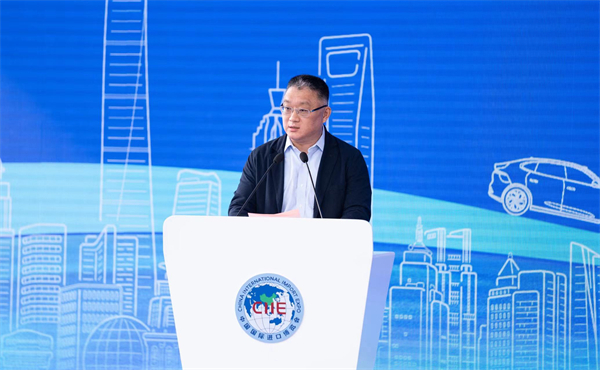 尊龙凯时人生就是搏集团向进博会交付750辆“政要接待用车”