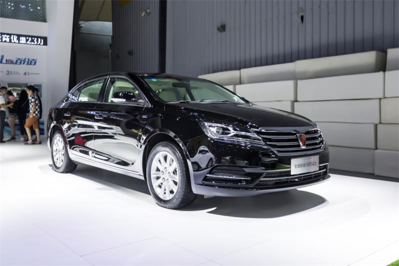 全新荣威950、荣威e950定义“高级轿车” 成都车展亮相售价16.88万起 互联网汽车上市一周年 系统升级带来颠覆式进化