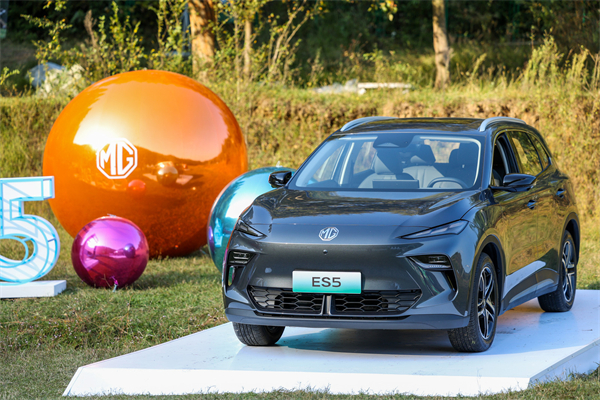 全球高标准纯电后驱SUV MG ES5宠你自在生活，增换购惊喜价9.99万元起